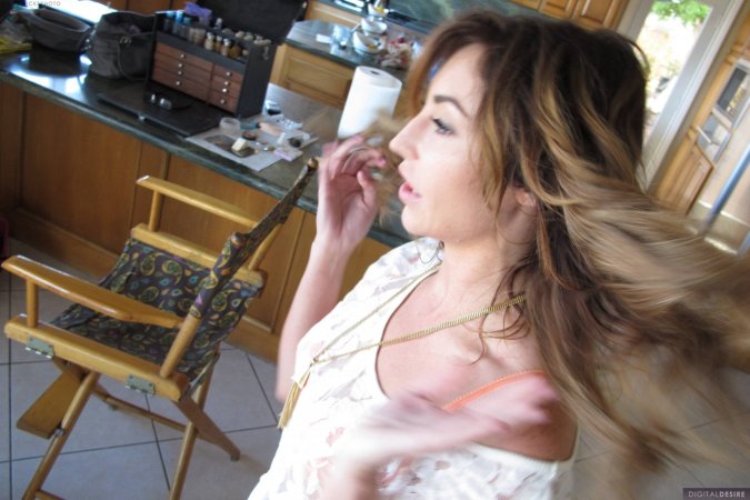 Graceful Christi Cinn undresses to cope with her chores photo 1