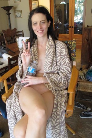 Tall porn model Alex Harper is having erotic photo session photo 8