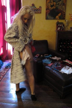 Young blonde Uma Jolie is making erotic photo session photo 10